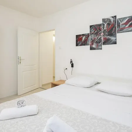 Knez With Terrace Apartament Makarska