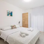 아파트 Knez With Terrace