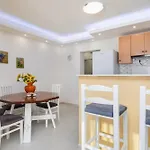Apartment Knez With Terrace Makarska