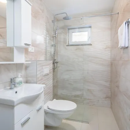 Knez With Terrace Apartman Makarska