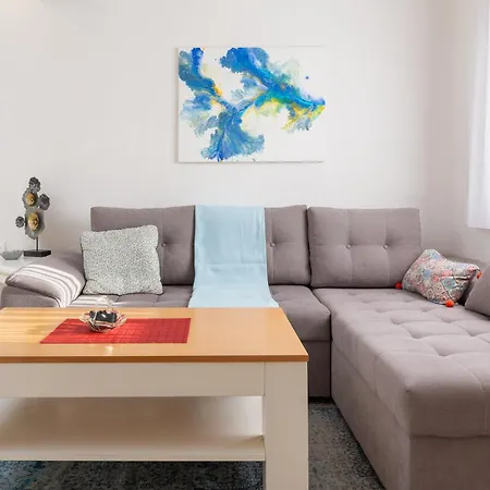 Knez With Terrace Makarska