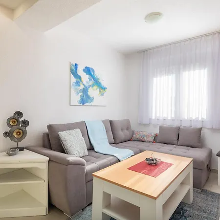 Knez With Terrace Apartman Makarska