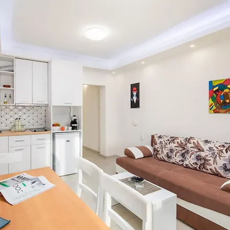 Knez With Terrace Apartman Makarska