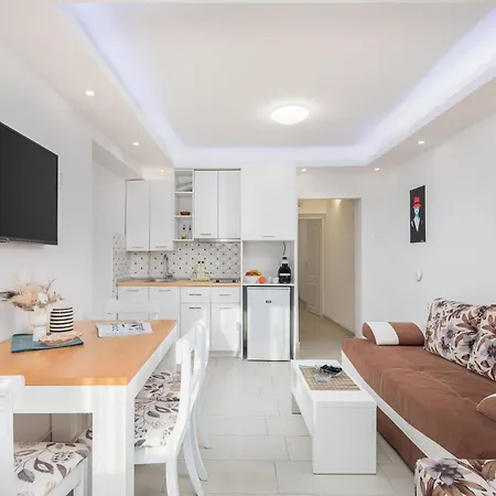 Knez With Terrace Daire *