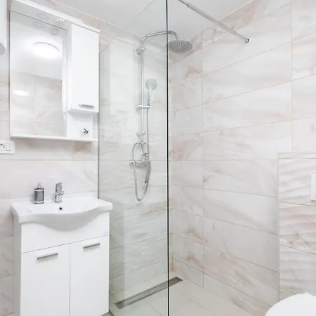 Daire Knez With Terrace *