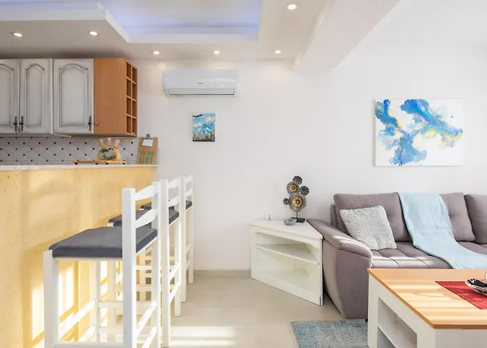 Knez With Terrace Makarska