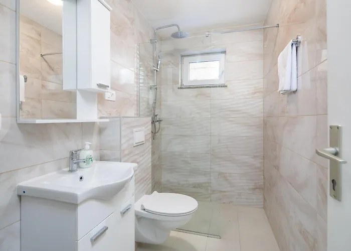 Knez With Terrace Apartament Makarska