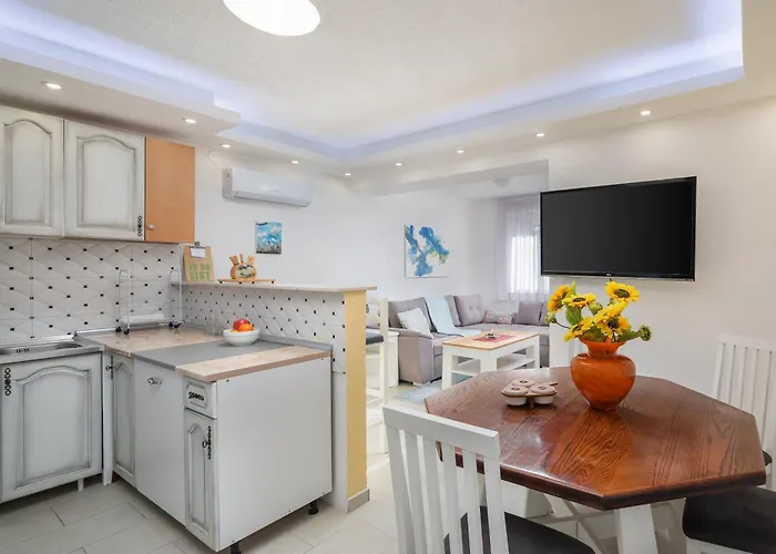 Knez With Terrace Apartament Makarska