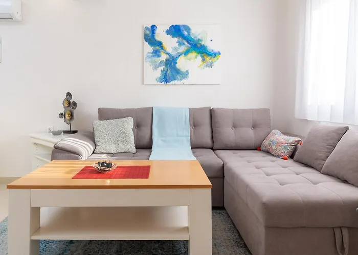 Knez With Terrace Makarska