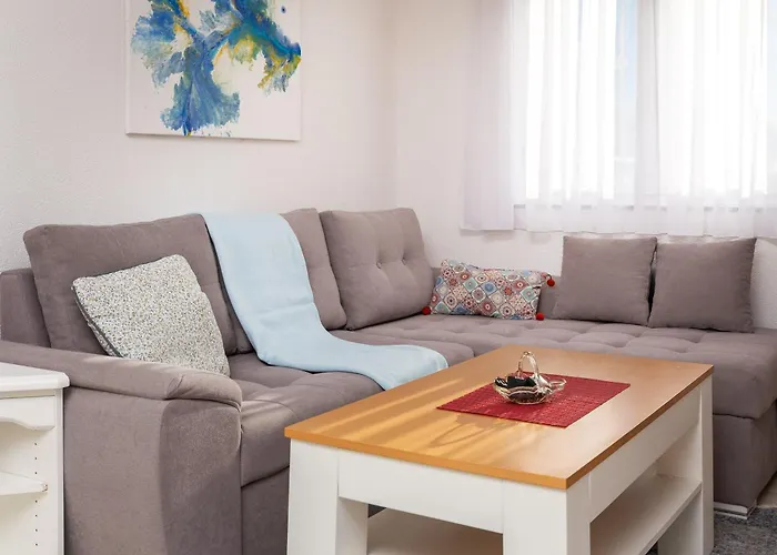 Knez With Terrace Makarska