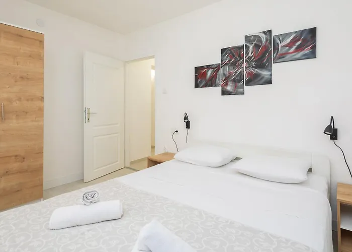 Knez With Terrace Apartament Makarska