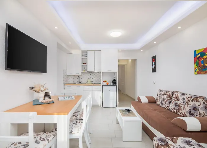 Knez With Terrace Daire *