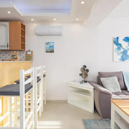 Knez With Terrace Makarska