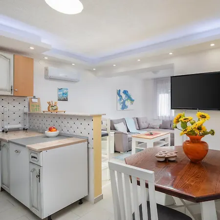 Knez With Terrace شقة ماكارسكا