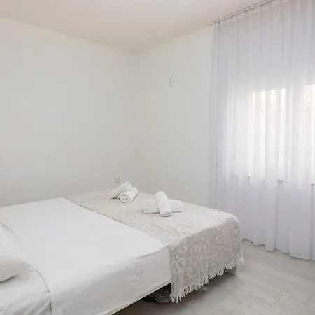 Knez With Terrace * Makarska